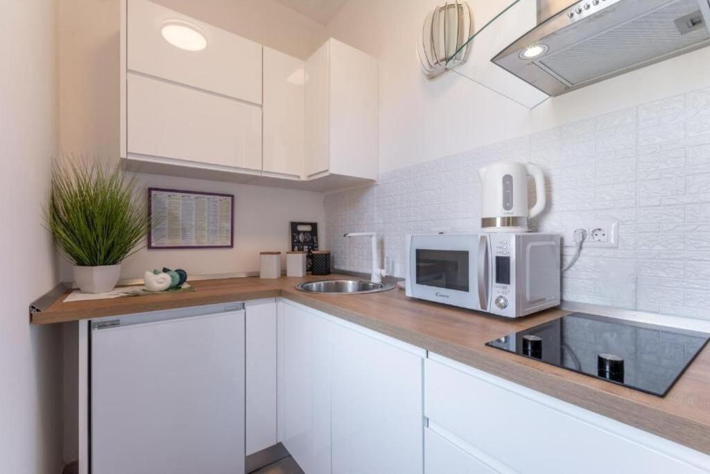 Apartments And Room Poesia Split Exterior photo