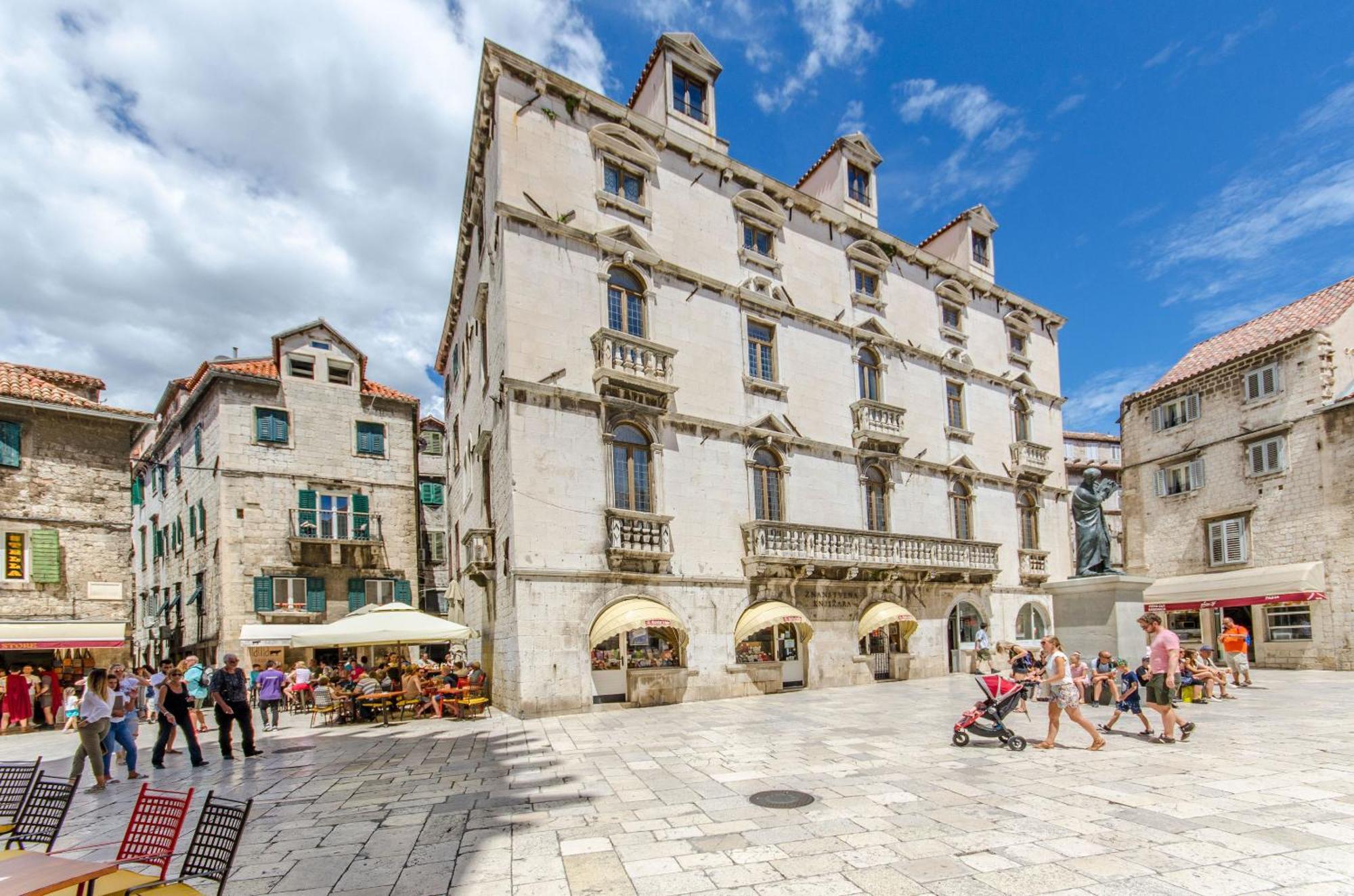 Apartments And Room Poesia Split Exterior photo